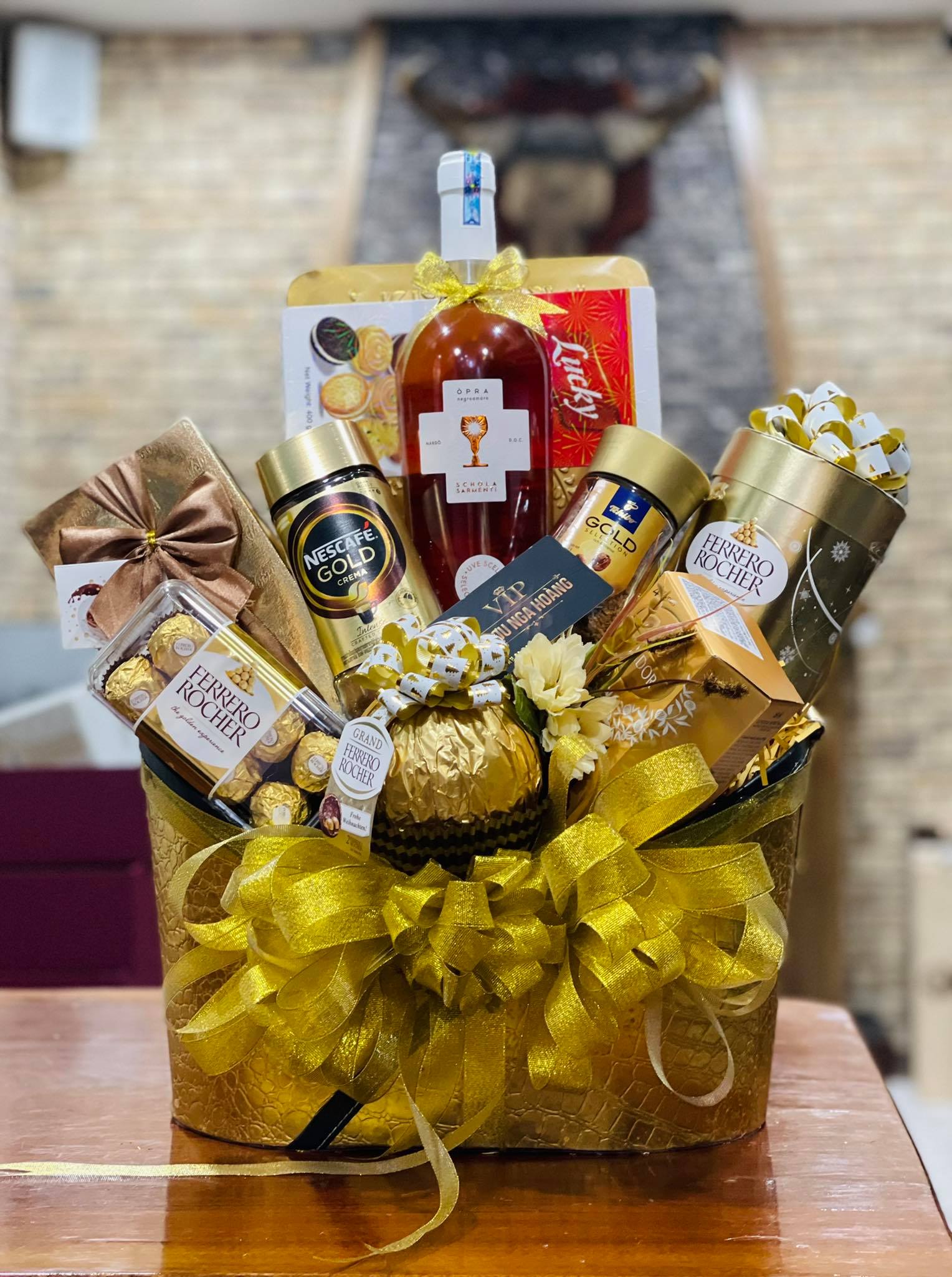 GIỎ QUÀ TẾT 2025 - HOÀNG KIM - VANG HỒNG CHÉN THÁNH