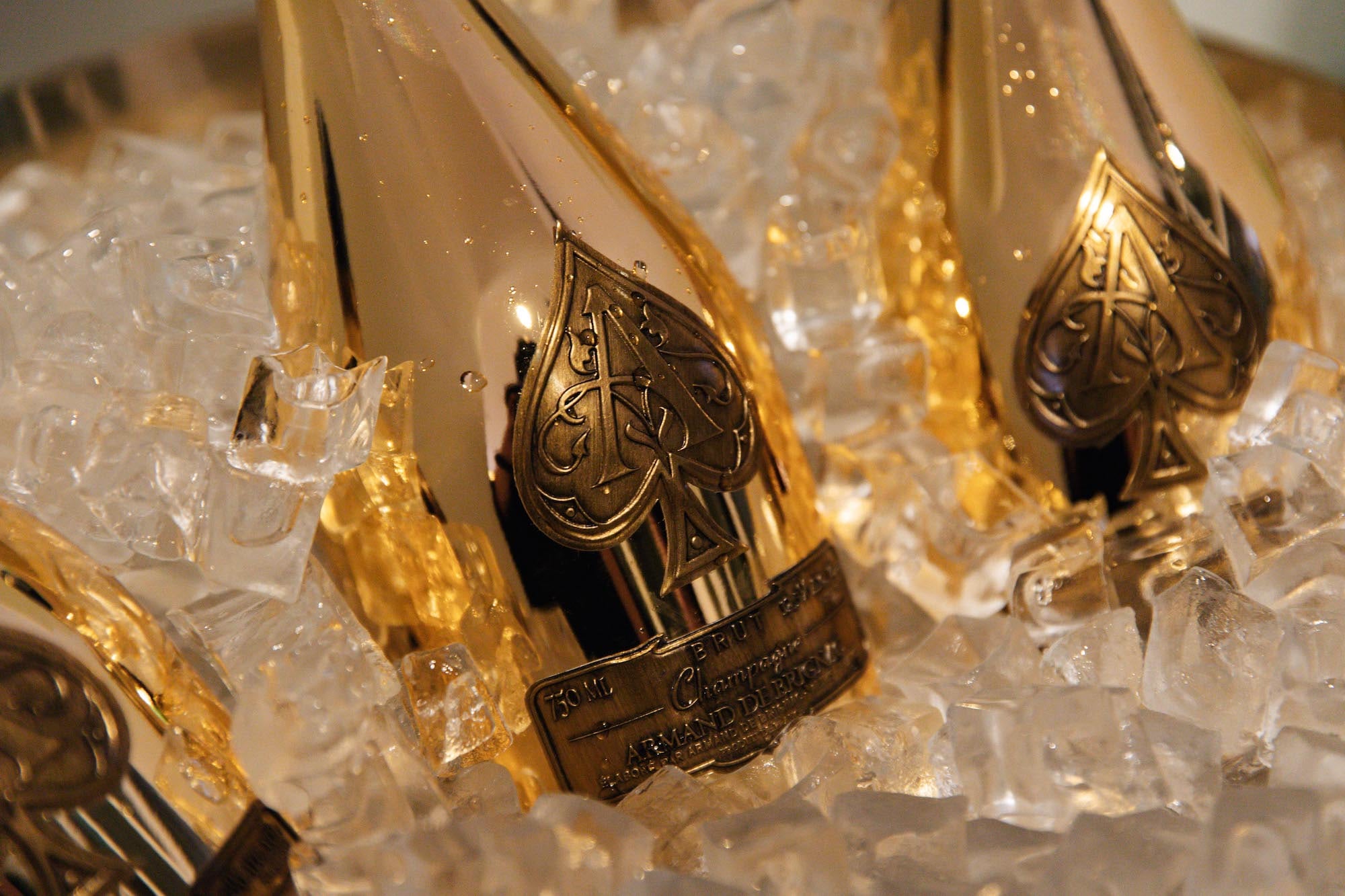 Biểu tượng Át bích trứ danh thế giới đã chính thức có mặt tại Việt Nam | Vietcetera