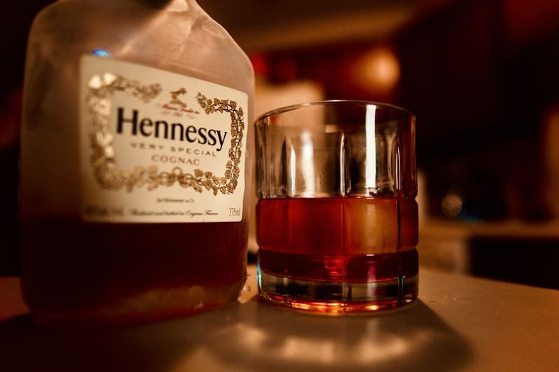 Cách uống rượu Hennessy chuẩn và ngon nhất bạn nên biết