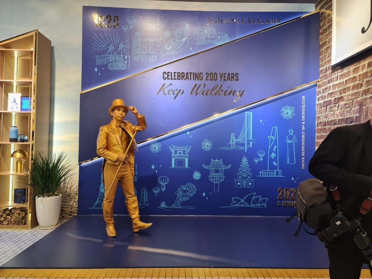 Johnnie Walker hanh trinh 200 nam