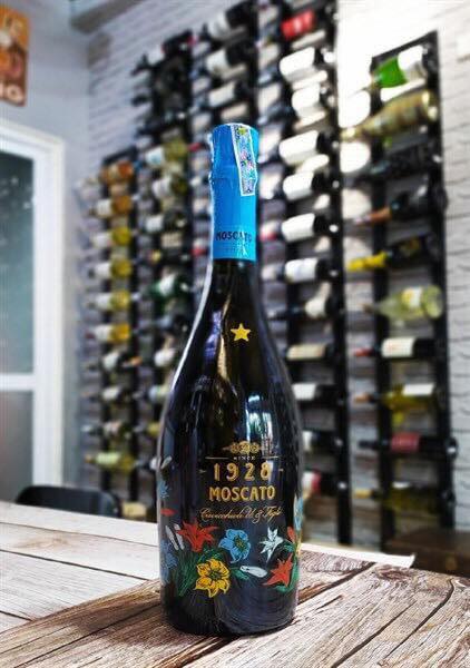 Vang Ý Cavicchioli Moscato 1928