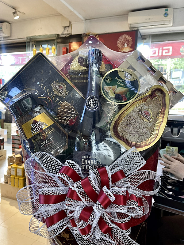 GIỎ QUÀ TẾT 2025 - NGA HOÀNG - SET 43