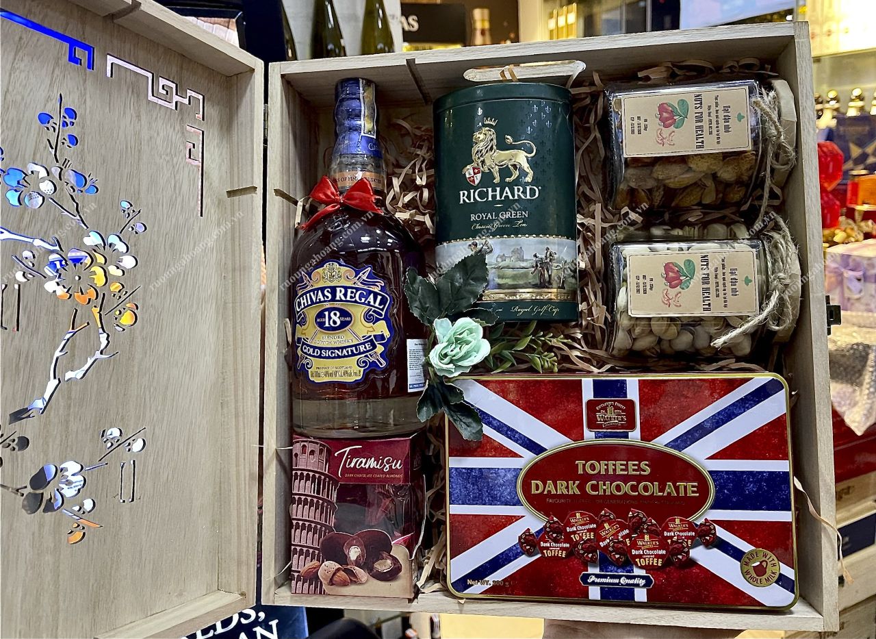 HỘP QUÀ TẾT 2025 - ẤT TỴ 83