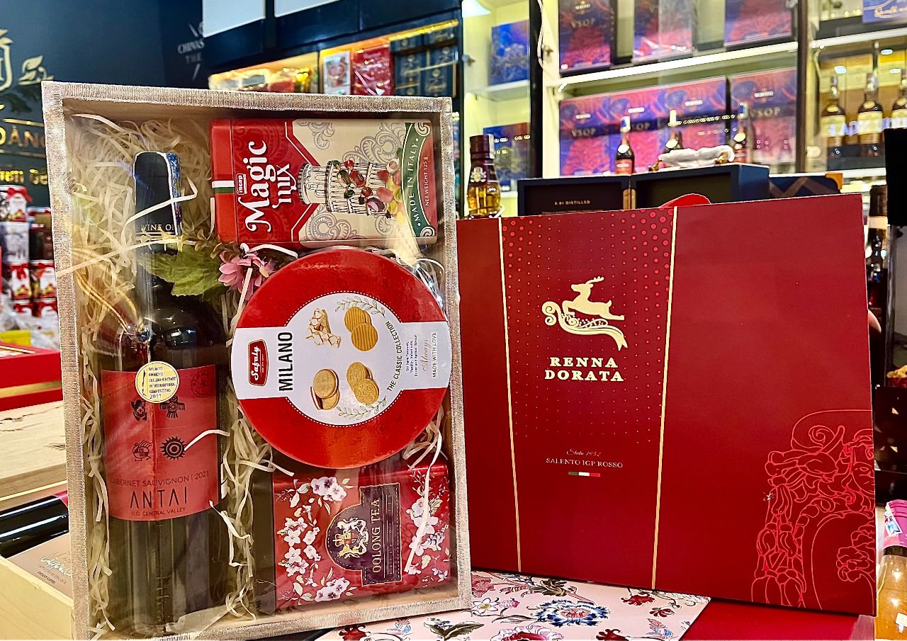 HỘP QUÀ TẾT 2025 - ẤT TỴ 46