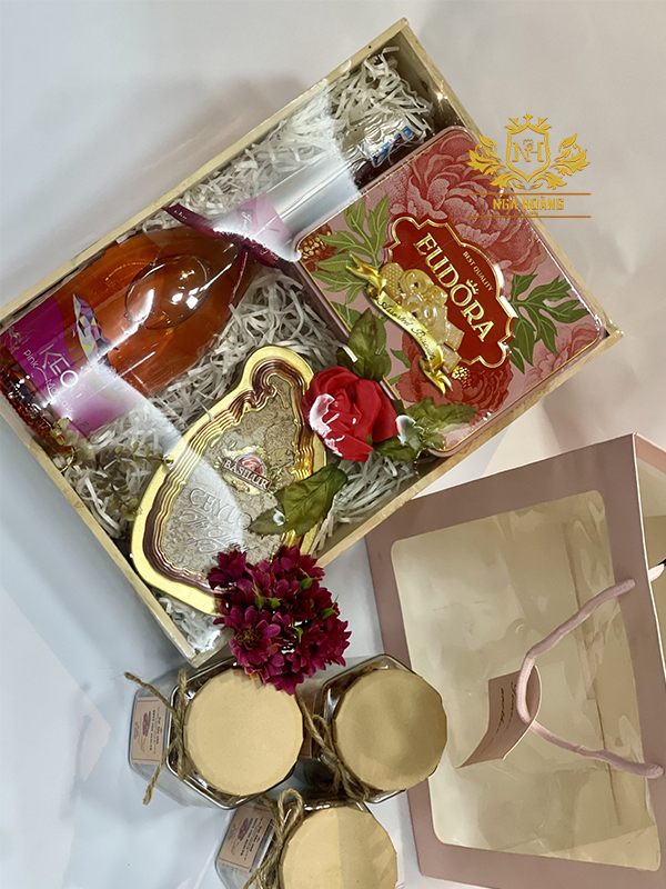 HỘP QUÀ TẾT 2025 - ẤT TỴ 33