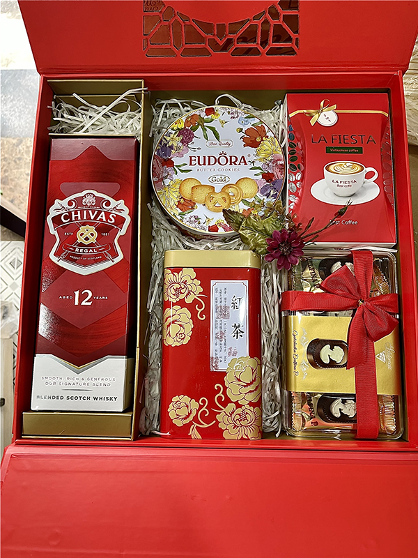 HỘP QUÀ TẾT 2025 - ẤT TỴ 16