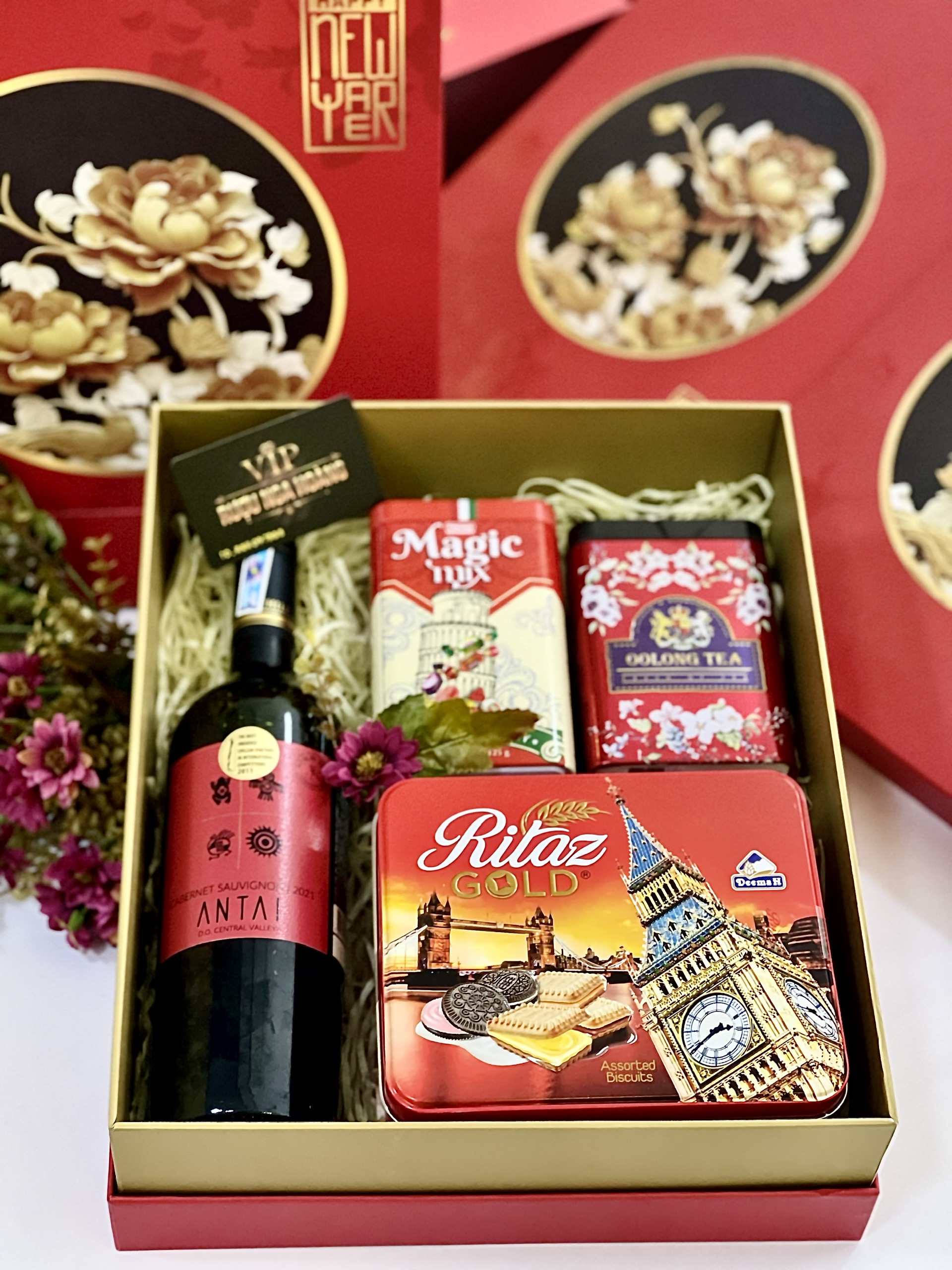 HỘP QUÀ TẾT 2025 - ẤT TỴ 68