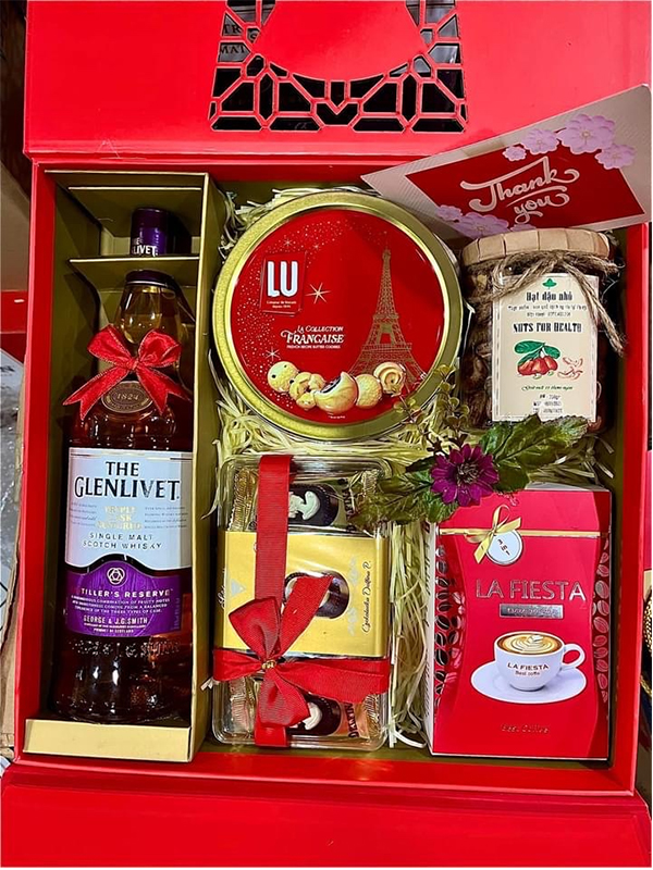 HỘP QUÀ TẾT 2025 - ẤT TỴ 18