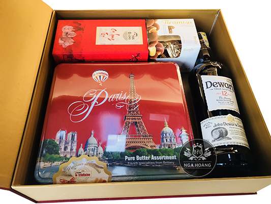 HỘP QUÀ TẾT DEWAR'S 18