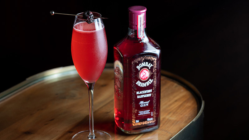 Thưởng thức rượu Bombay Bramble Gin đúng điệu