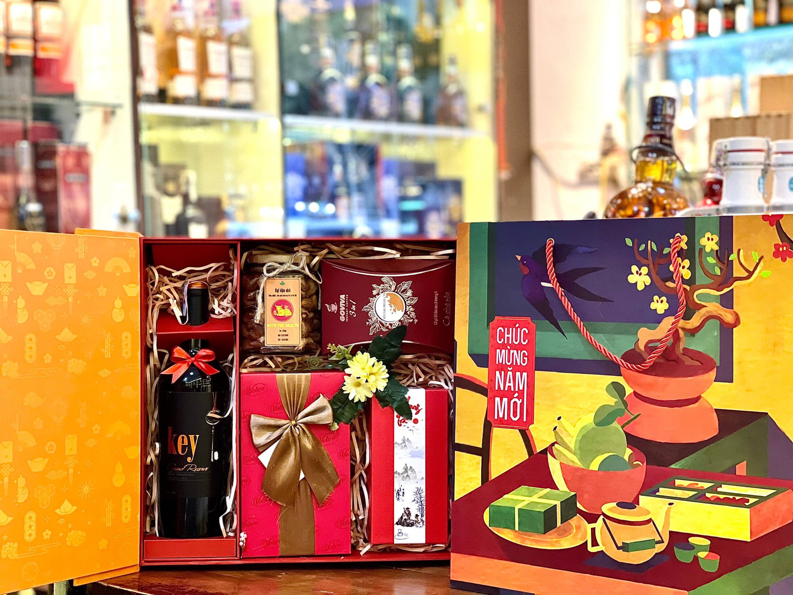 HỘP QUÀ TẾT 2025 - ẤT TỴ 94