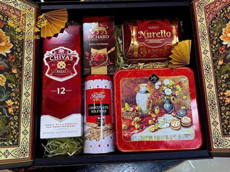 Hộp quà Tết kết hợp Chivas 12