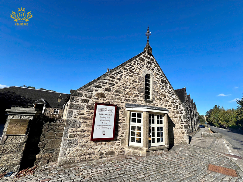 Rượu Nga Hoàng và những trải nghiệm đặc quyền trong chuyến tham quan “Home of Chivas”