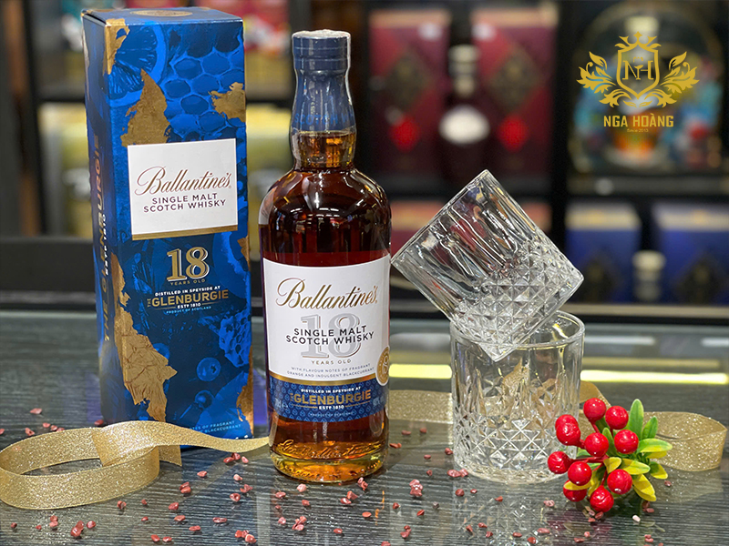 So sánh rượu Ballantines 18 và Ballantines Finest