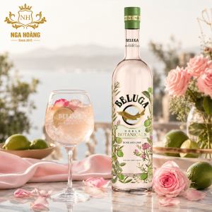 Beluga Noble Botanicals Rose Lime 700ml thưởng thức cùng cocktail hoa hồng và chanh xanh trong không gian sang trọng.