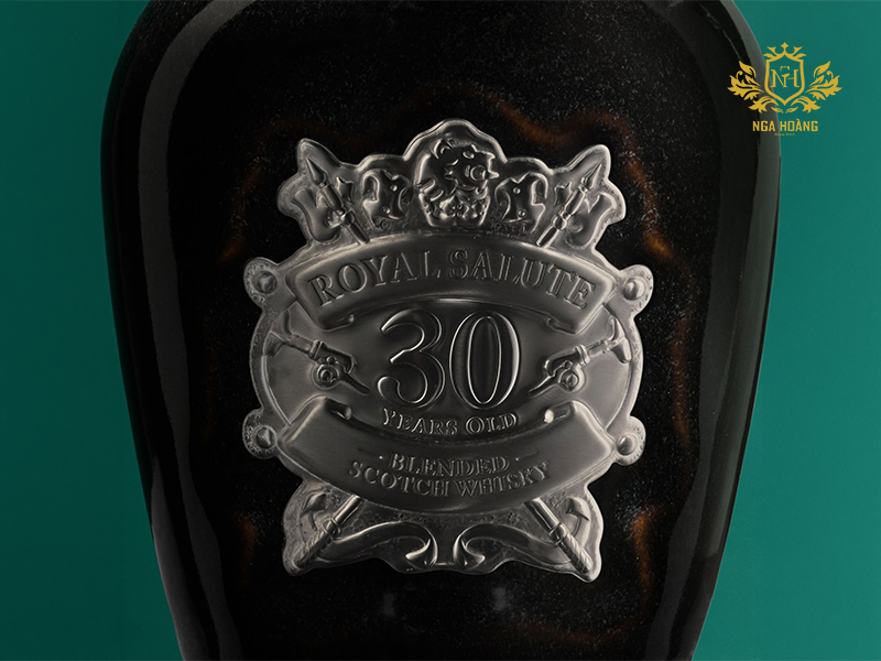 Vì sao Royal Salute 30 được xem là biểu tượng của sự thanh lịch?
