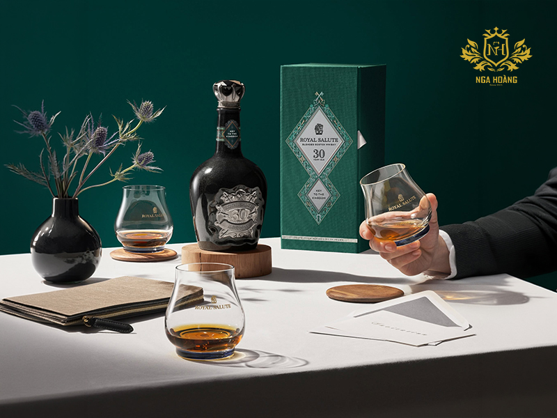 Cách thưởng thức Royal Salute đúng chuẩn