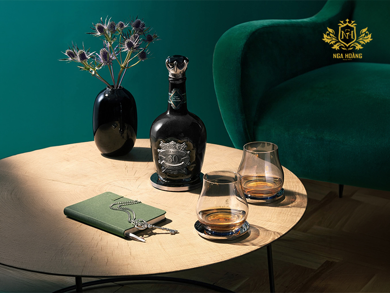 Rượu Nga Hoàng - Đồng hành cùng những người yêu thích Royal Salute